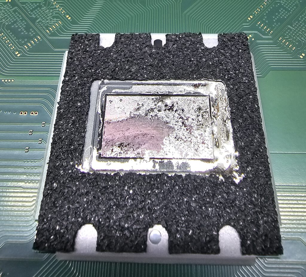 Flüssigmetall dry spot vor Reinigung der Spielekonsole